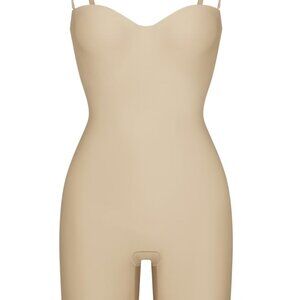 NWT Skims CORE SCULPT UNDERWIRE MID THIGH BODYSUIT
